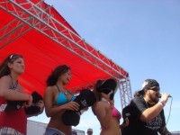 Bikini contestants toss out TREO hats